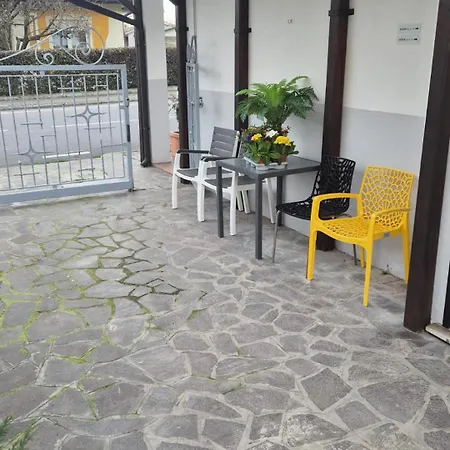 לינה וארוחת בוקר Dimora Anett House